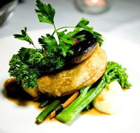 Harry's Restaurant and Redford Bar - Sunshine Coast Tourism