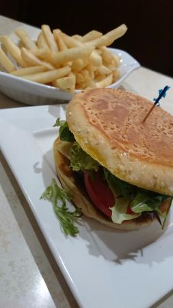 Super Star Cafe - Holiday Sunshine Coast 0