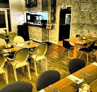 The Swae  Ivy - Bar  Restaurant - Holiday Sunshine Coast