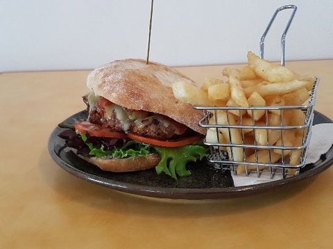 Croc Xpresso Cafe - Sunshine Coast Tourism 0