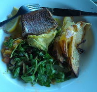 Dining at OReillys - Sunshine Coast Tourism