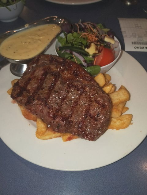 Highfields Tavern - Holiday Sunshine Coast 3