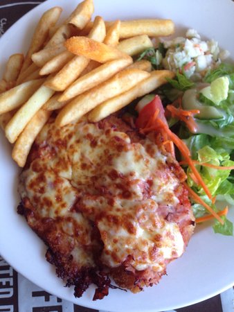 Kings Beach Tavern - Holiday Sunshine Coast 0