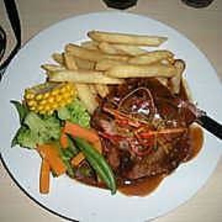 Metropolitan Hotel - Sunshine Coast Tourism 0