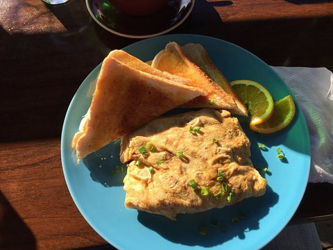 Bella's Chit Chat Cafe - Holiday Sunshine Coast 0