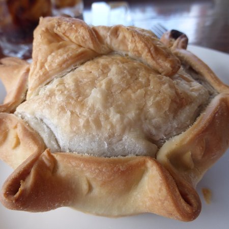 Pinnacle Hotel - Sunshine Coast Tourism 0