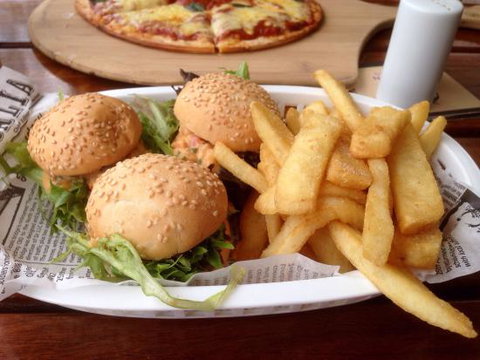 Restaurant Central Hotel - Sunshine Coast Tourism 0