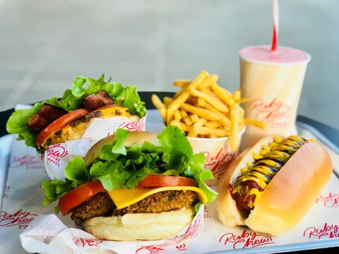 Ruby Chew's Burgers & Shakes - Holiday Sunshine Coast 0