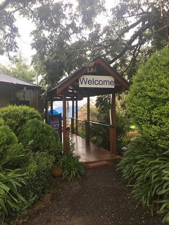 Spring Creek Mountain Cafe & Cottages - Sunshine Coast Tourism 0