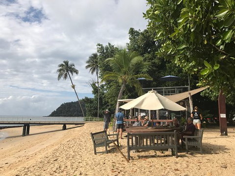 Sunset Bar Dunk Island - Sunshine Coast Tourism 0
