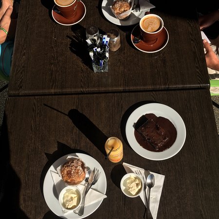 Zoe's Coffee Shop - Holiday Sunshine Coast 0