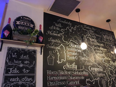 Acca Roni - Sunshine Coast Tourism 0