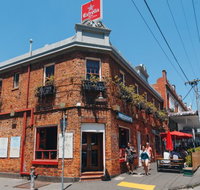Robert Burns Hotel - Sunshine Coast Tourism