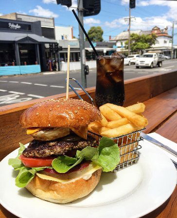 Busters Bar & Grill - Holiday Sunshine Coast 0