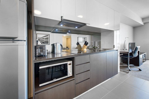 Empire Apartment Hotel - Holiday Sunshine Coast 3