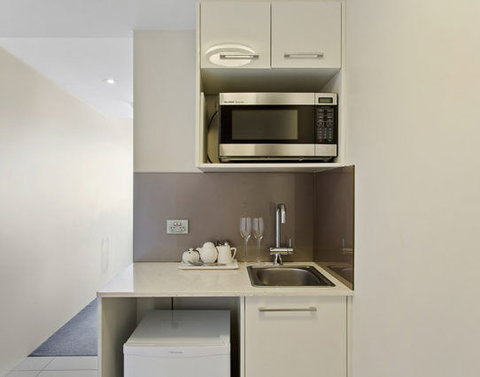CBD Executive Apartments - Holiday Sunshine Coast 5