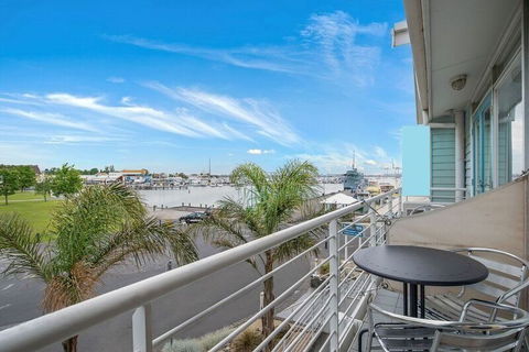 Williamstown Residences - Holiday Sunshine Coast 11