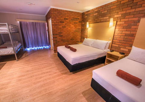 Contour Hotel - Sunshine Coast Tourism 4