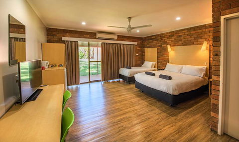 Contour Hotel - Sunshine Coast Tourism 7
