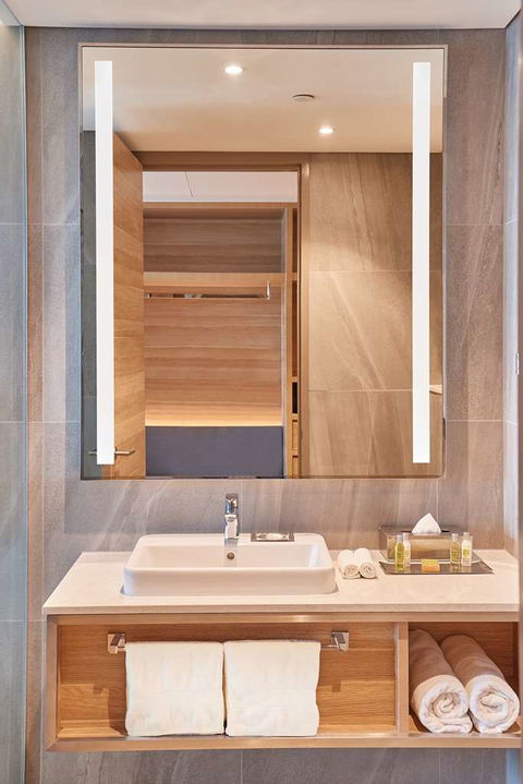 DoubleTree By Hilton Perth Waterfront - Holiday Sunshine Coast 9