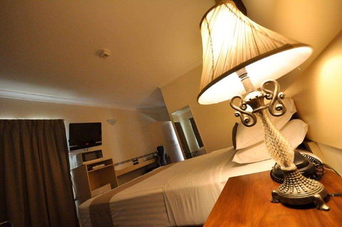 Emerald Maraboon Motor Inn - Holiday Sunshine Coast 4