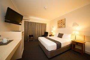 Emerald Maraboon Motor Inn - Holiday Sunshine Coast 8