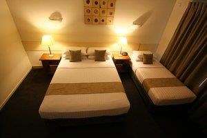 Emerald Maraboon Motor Inn - Holiday Sunshine Coast 9