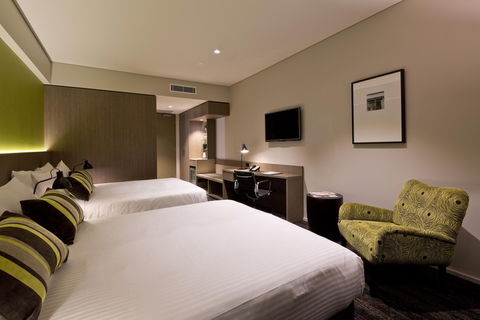 The Glen Hotel & Suites - Sunshine Coast Tourism 2