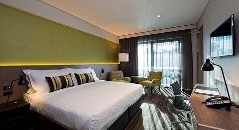 The Glen Hotel & Suites - Sunshine Coast Tourism 3