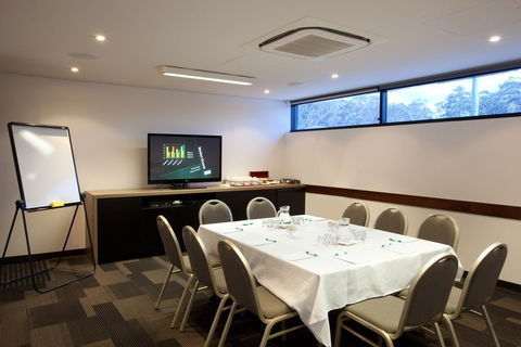 The Glen Hotel & Suites - Sunshine Coast Tourism 6