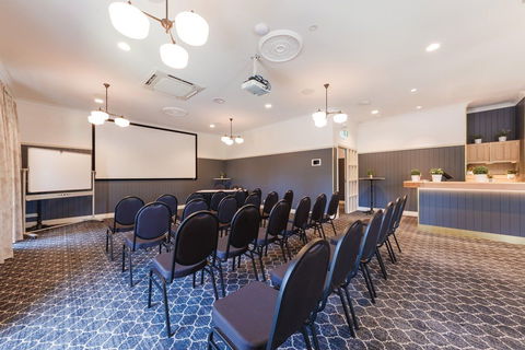 The Glen Hotel & Suites - Sunshine Coast Tourism 7