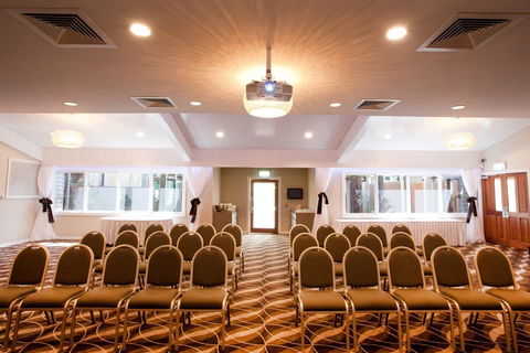 The Glen Hotel & Suites - Sunshine Coast Tourism 8