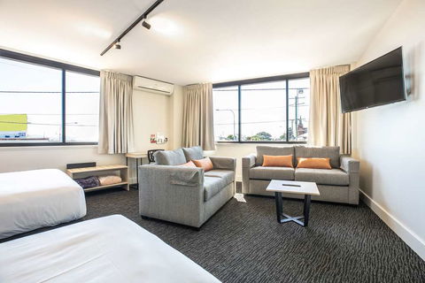 Chardons Corner Hotel - Sunshine Coast Tourism 3