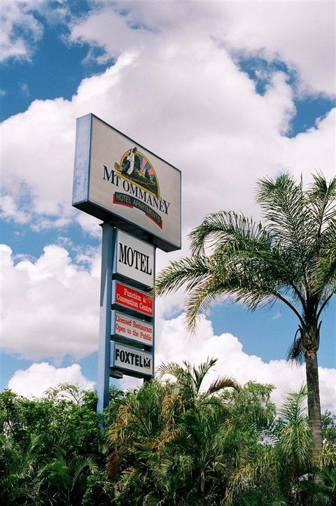 Mount Ommaney Hotel Apartments - Sunshine Coast Tourism 0
