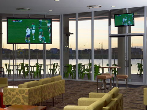 Mercure Melbourne Caroline Springs - Holiday Sunshine Coast 3