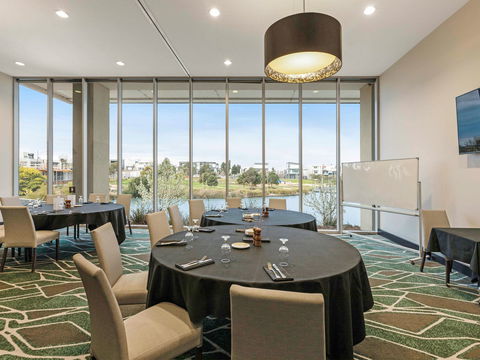 Mercure Melbourne Caroline Springs - Holiday Sunshine Coast 9