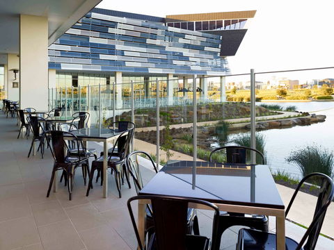 Mercure Melbourne Caroline Springs - Holiday Sunshine Coast 12