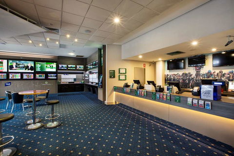 Nightcap At St Albans Hotel - Sunshine Coast Tourism 4
