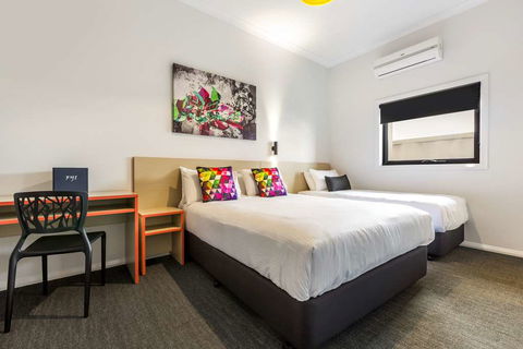 Nightcap At Ashley Hotel - Sunshine Coast Tourism 6