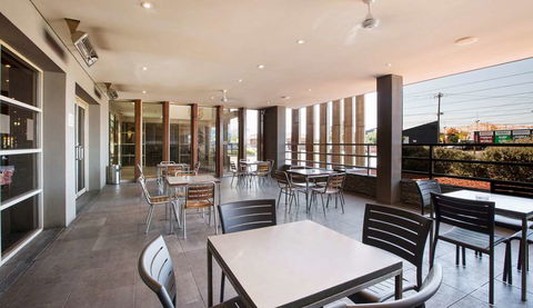Nightcap At Ashley Hotel - Sunshine Coast Tourism 8
