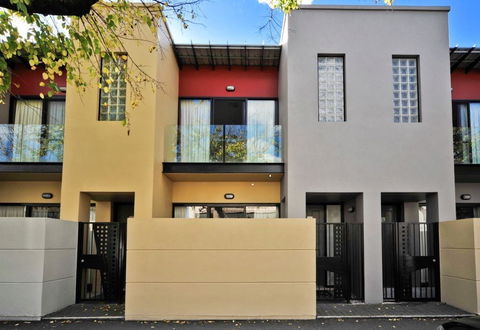 RNR Apartments, Adelaide - Sunshine Coast Tourism 0