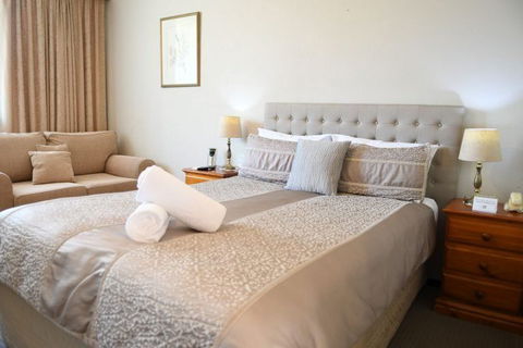 Cotswold Gardens - Holiday Sunshine Coast 3