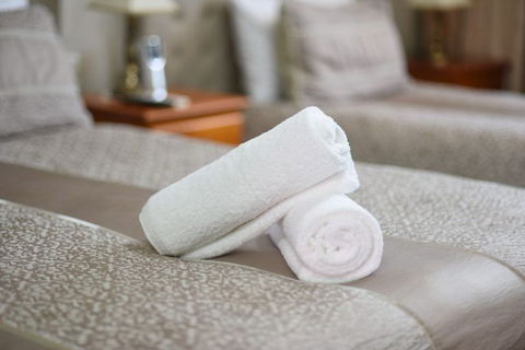 Cotswold Gardens - Holiday Sunshine Coast 4