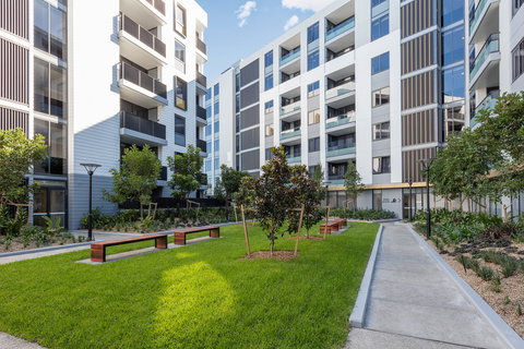 Meriton Suites Sydney Airport - Sunshine Coast Tourism 3