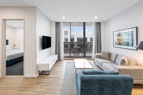 Meriton Suites Sydney Airport - Sunshine Coast Tourism 13