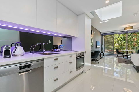 Good Life Suites - Holiday Sunshine Coast 4