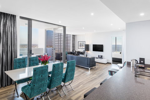 Meriton Suites Chatswood - Holiday Sunshine Coast 1