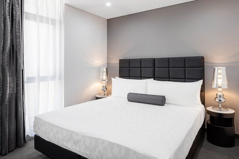 Meriton Suites Chatswood - Holiday Sunshine Coast 11