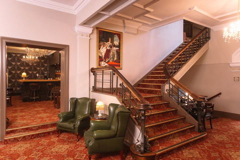 Hadley's Orient Hotel - Holiday Sunshine Coast 2