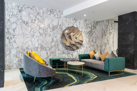 Hobart City Apartments - Holiday Sunshine Coast 2